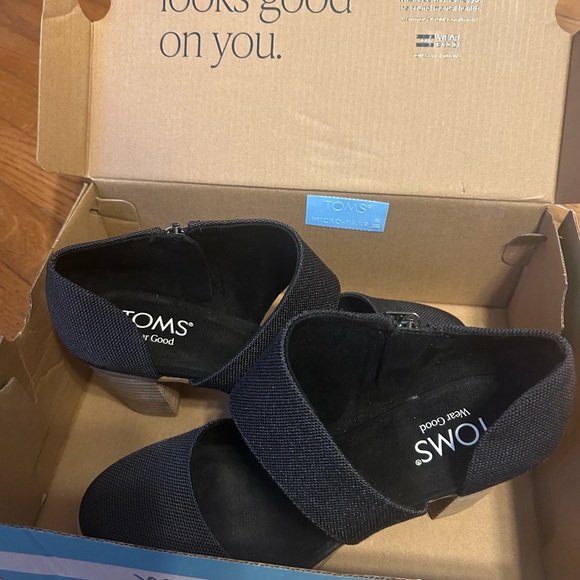 Toms Black Heels Elegant and Comfortable - Picture 3 of 8